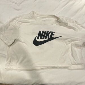 barry’s bootcamp white nike cropped tee